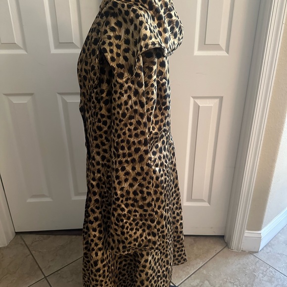 Leopard Print Bubble Coat that doubles as a dress with an oversized collar - Picture 4 of 7